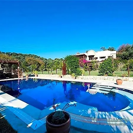 Sleeps 11 Pool Air Con Wifi Бодрум