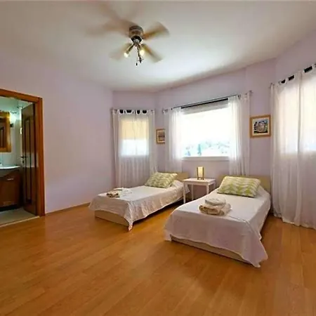 Sleeps 11 Pool Air Con Wifi