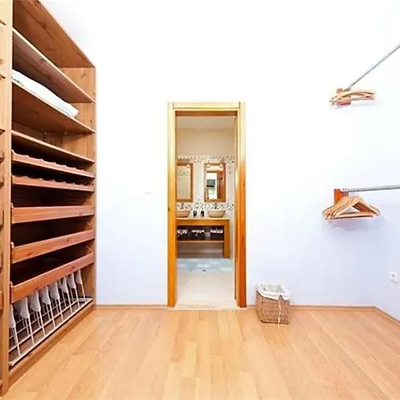 Sleeps 11 Pool Air Con Wifi Бодрум